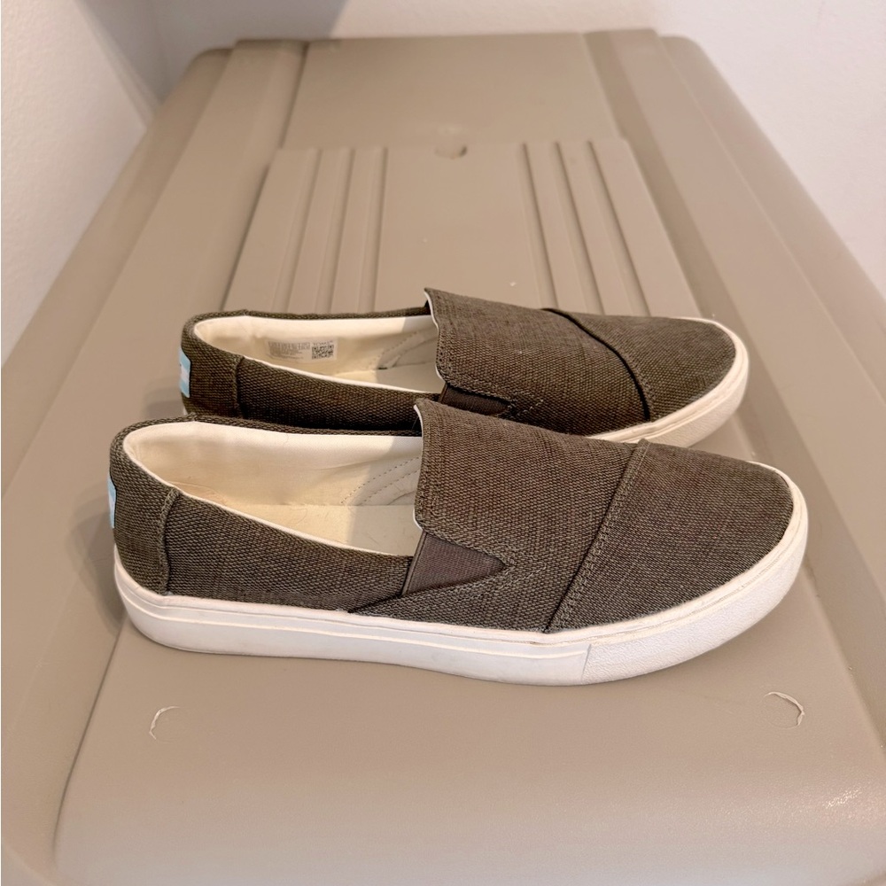 TOMS Devon women’s slip-on shoes